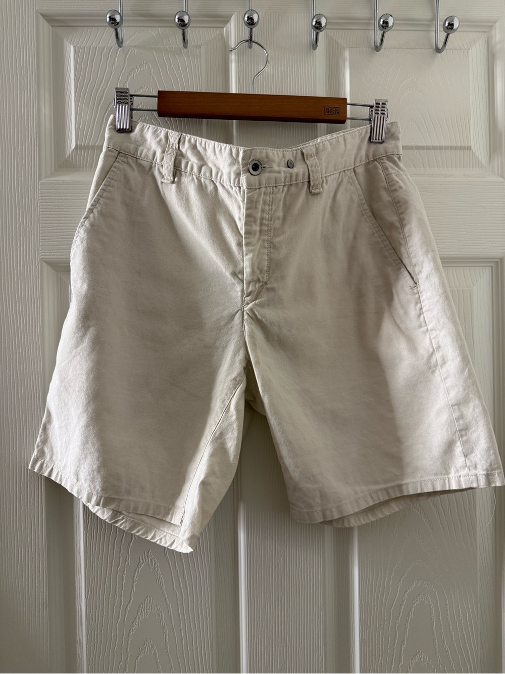 rag & bone Men's Beige Flat-Front Shorts